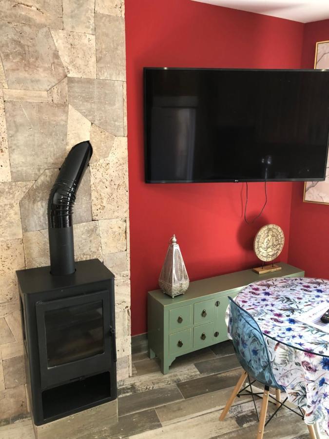Apartamentos Deluxe Con Jacuzzi O Chimenea Love For Two Collado Mediano Ngoại thất bức ảnh