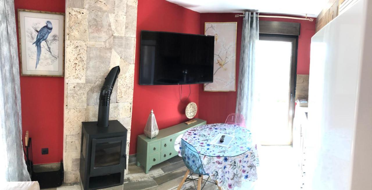 Apartamentos Deluxe Con Jacuzzi O Chimenea Love For Two Collado Mediano Ngoại thất bức ảnh