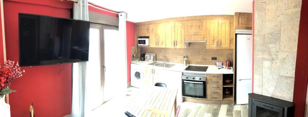 Apartamentos Deluxe Con Jacuzzi O Chimenea Love For Two Collado Mediano Ngoại thất bức ảnh