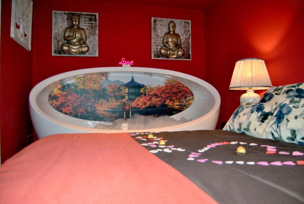 Apartamentos Deluxe Con Jacuzzi O Chimenea Love For Two Collado Mediano Ngoại thất bức ảnh