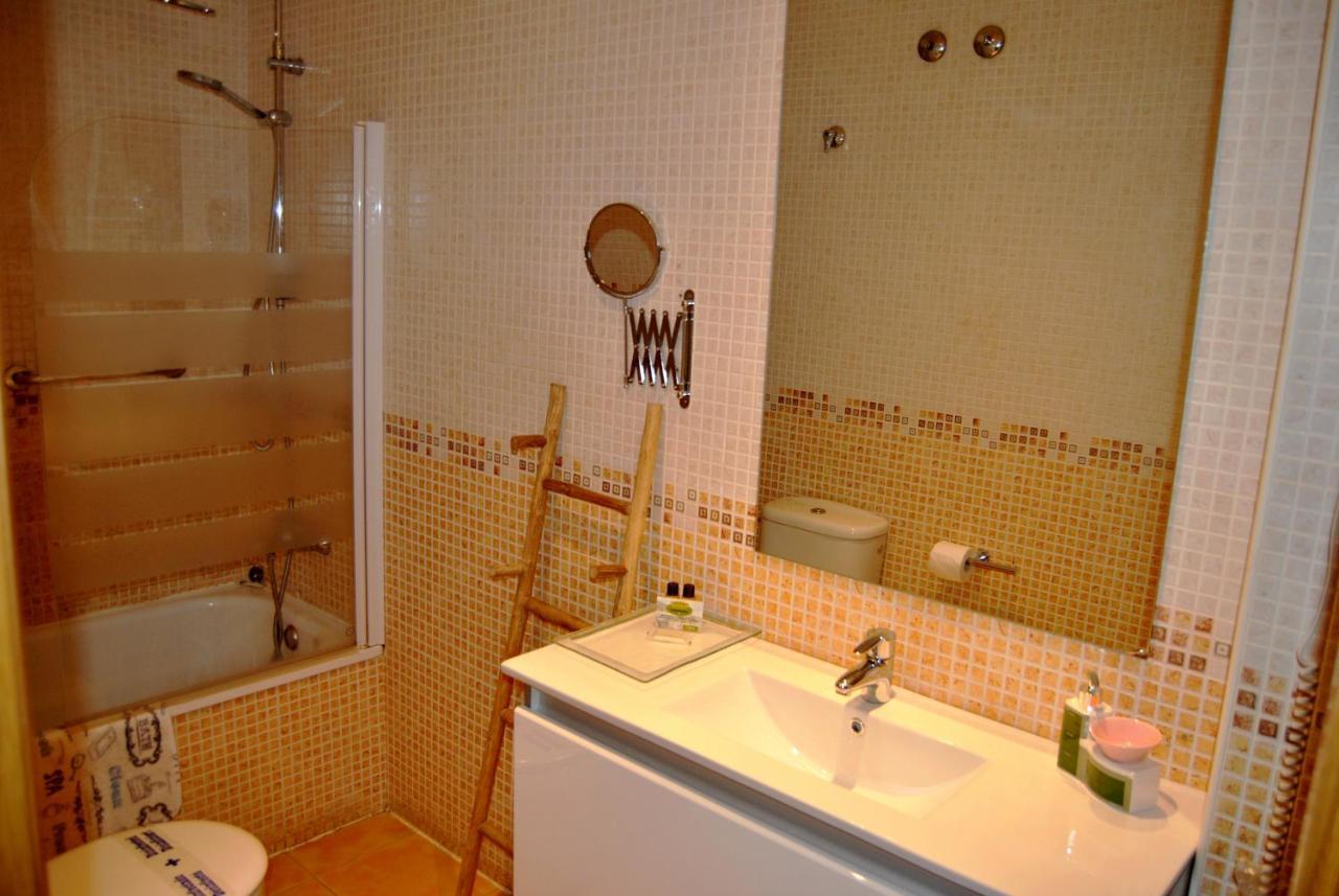 Apartamentos Deluxe Con Jacuzzi O Chimenea Love For Two Collado Mediano Ngoại thất bức ảnh
