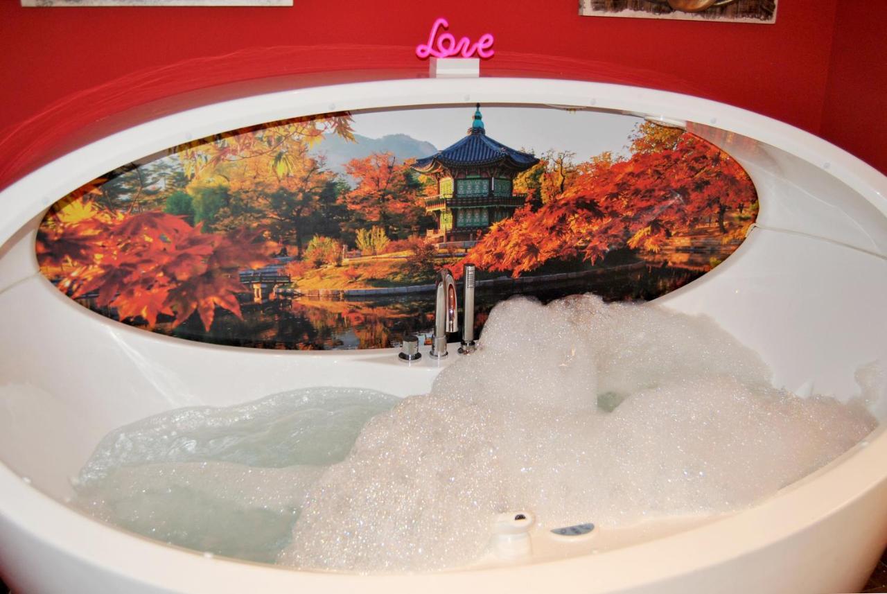 Apartamentos Deluxe Con Jacuzzi O Chimenea Love For Two Collado Mediano Ngoại thất bức ảnh