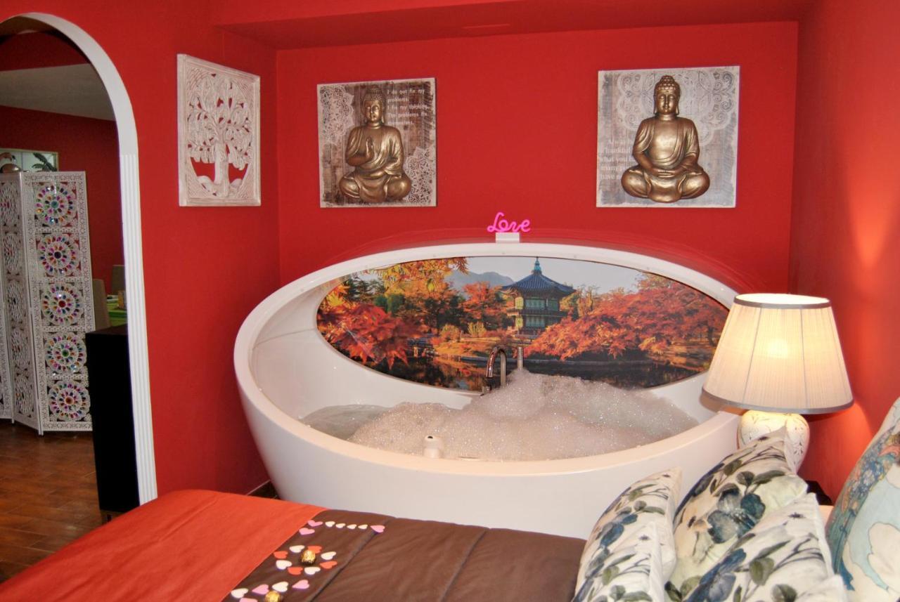 Apartamentos Deluxe Con Jacuzzi O Chimenea Love For Two Collado Mediano Ngoại thất bức ảnh